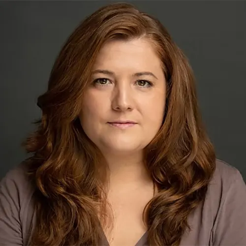 Úrsula Gutiérrez interpretando a la madre en el cortometraje A las ocho en casa